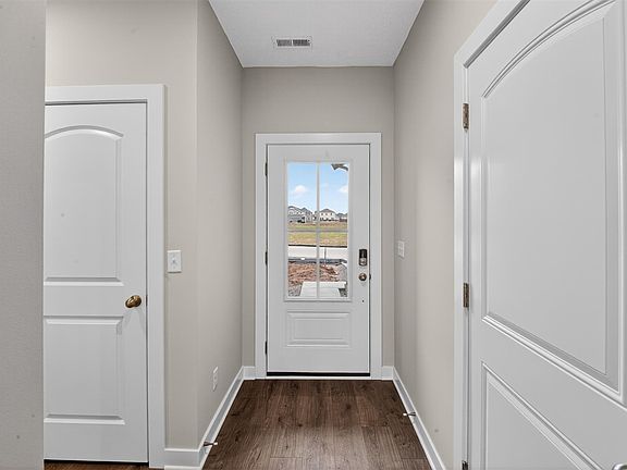 4th image of 838 Anise Ln