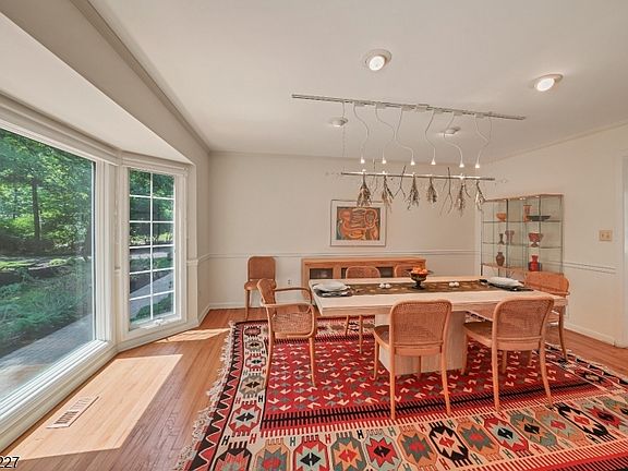 3rd image of 277 Fairview Ave