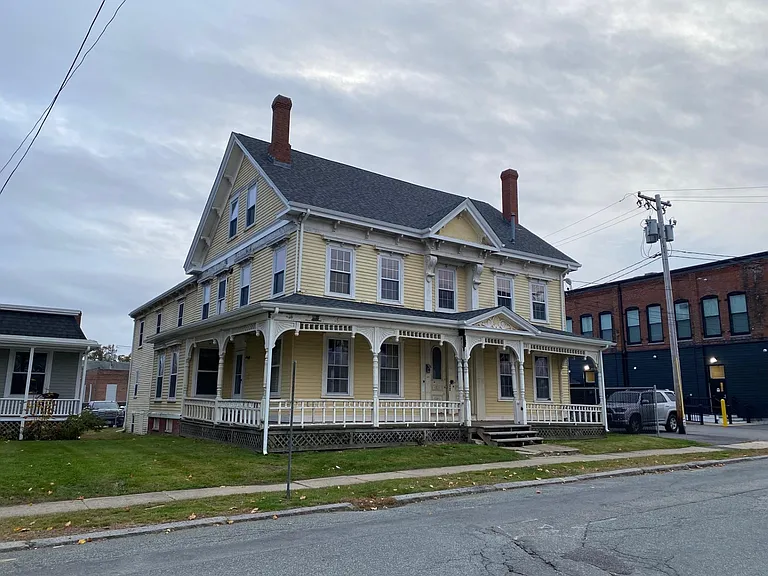 17 Whitman Ave #2R — Photo 14