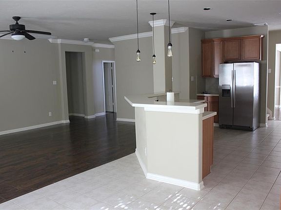 3rd image of 406 Jewel Lndg