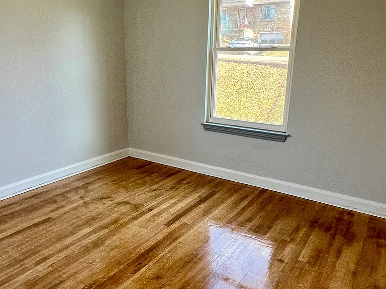405 Linden Cir #1 — Photo 6