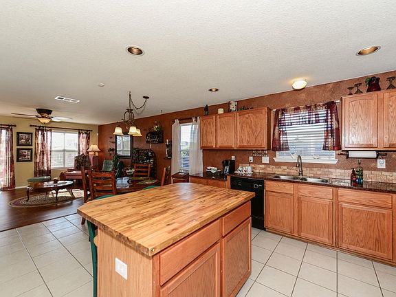 4th image of 330 Diana Dr