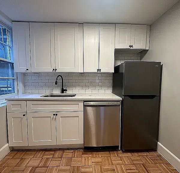 422 W 56th St #11 — Photo 5