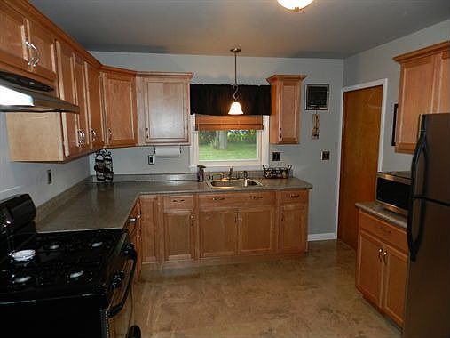 5th image of 7133 N Seneca Ave