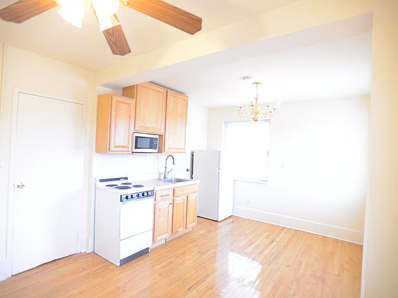 2nd image of 1320 Jefferson Davis Hwy APT 23