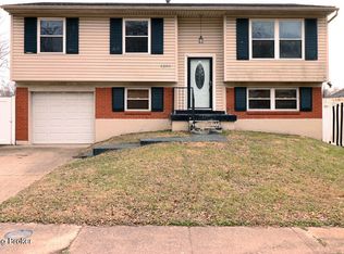 5202 Green Cove Cir, Louisville, KY 40218