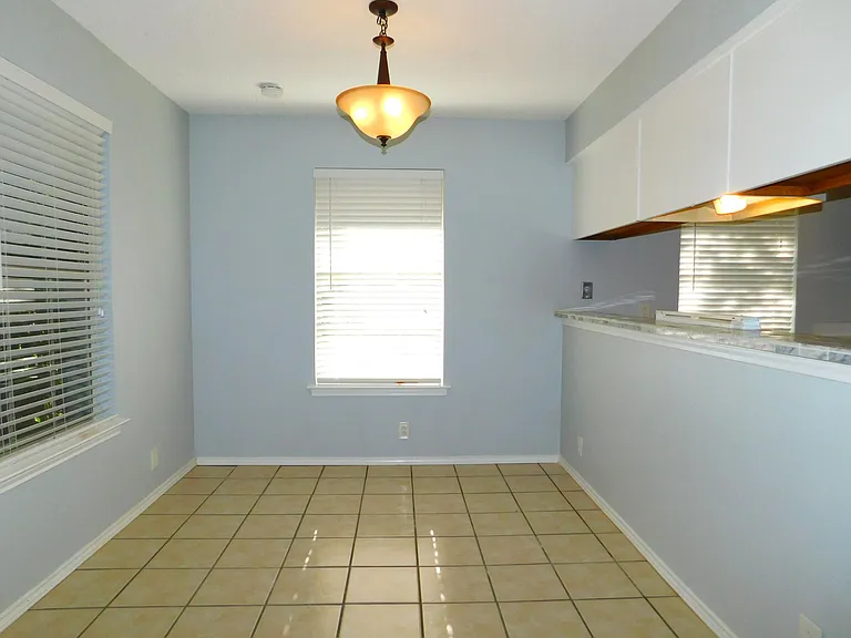 1114 E Mulberry St — Photo 8