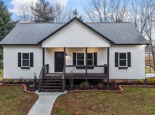 136 Log Ln, Jacksboro, TN 37757