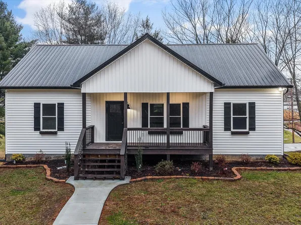 136 Log Ln, Jacksboro, TN 37757