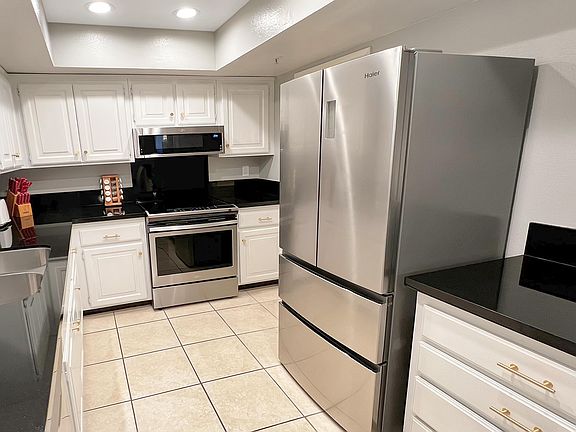 4th image of 222 N Calle El Segundo APT 568