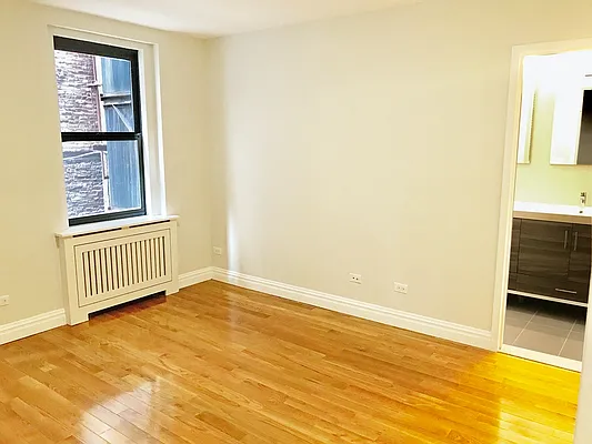 Rented by Stonehenge NYC LLC | media 11