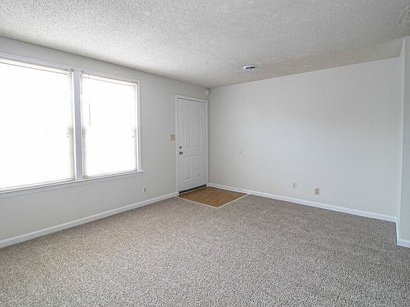 4th image of 814 E Golfview Pl