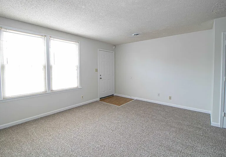 814 E Golfview Pl — Photo 4