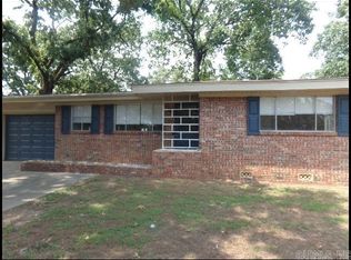 408 Pickwick Ln, N Little Rock, AR 72118