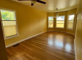 1017 NE Roselawn St, Portland, OR 97211