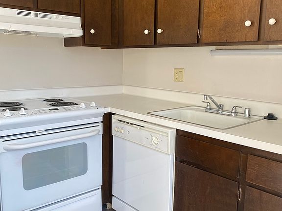 3rd image of 820 Woodside Ln E Unit 4