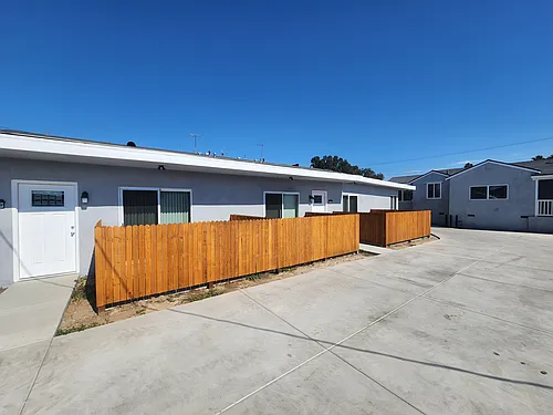 1605 Torrance Blvd Photo 1