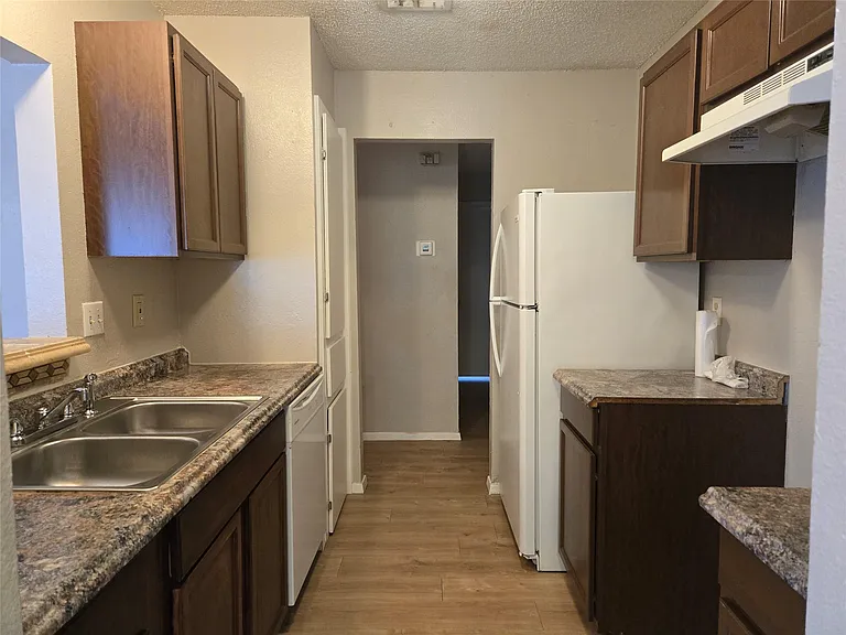1011 Ridgemont St — Photo 10