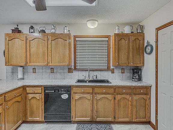 5th image of 209 Foxworth Dr