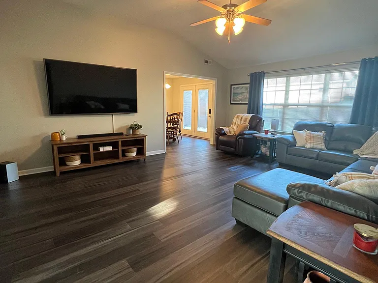 601 Nelson Ave — Photo 1