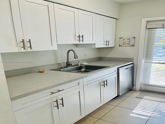 5th image of 35 Edgewater Dr APT 103