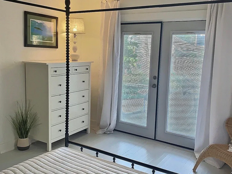 Master - Queen Bedroom