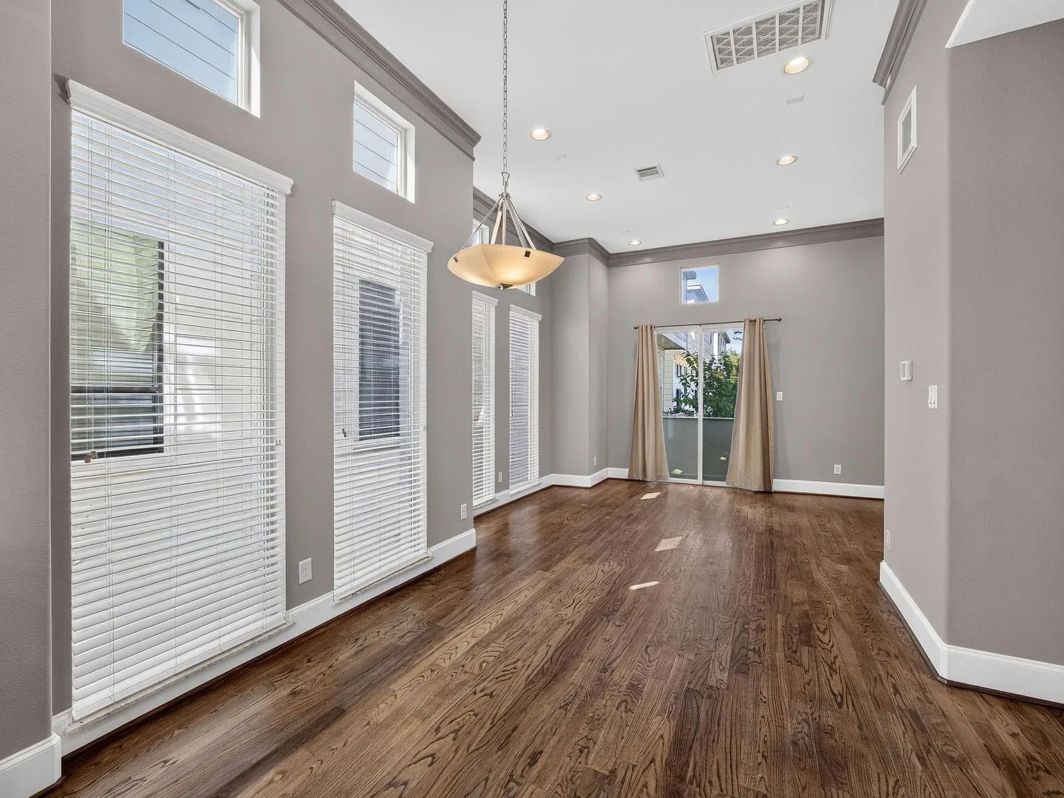 2 bed, 2.5 bath, 1490 sqft, $2,400 — Photo 3