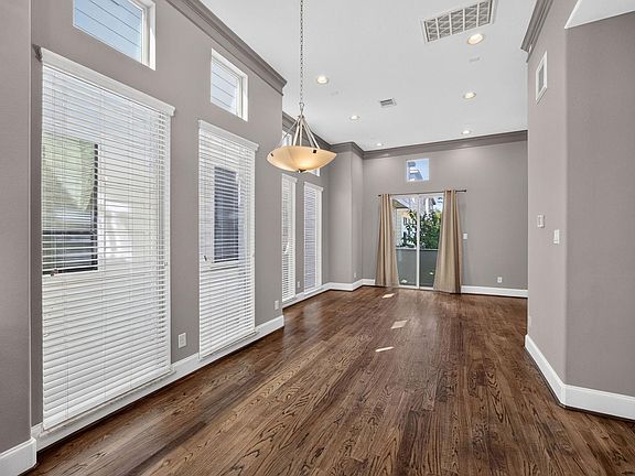 3rd image of 2307 Camden Dr APT C
