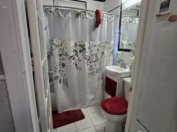 251 Highland Avenue image 10 of 34