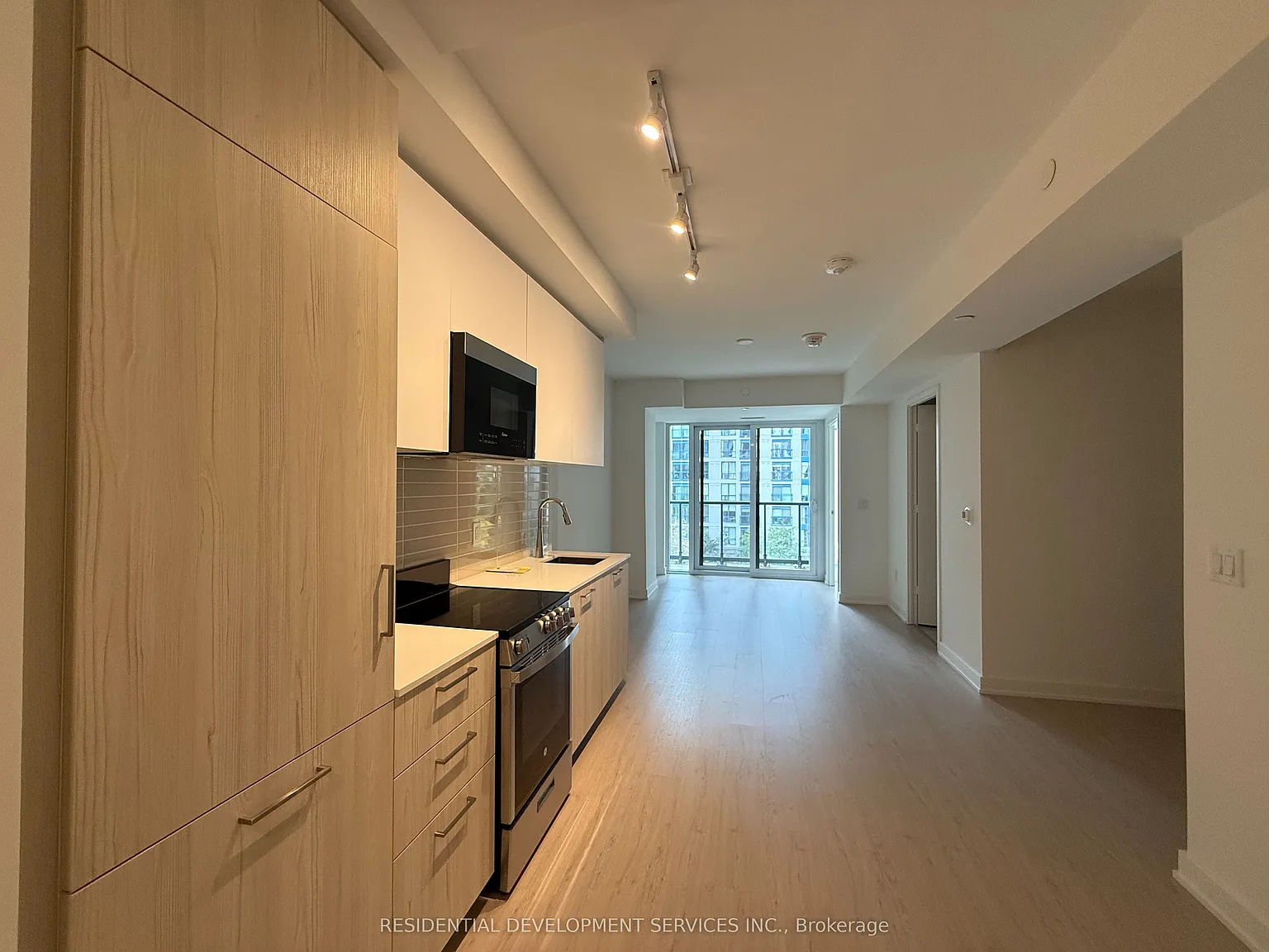 Ivy Condos — Photo 2