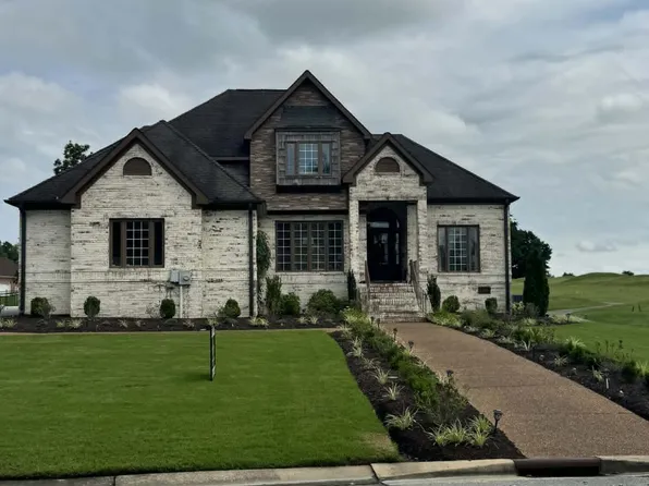 1449 Club House Dr, Dyersburg, TN 38024