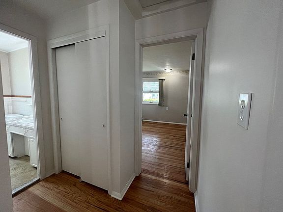 5th image of 1075 Clearview Rd