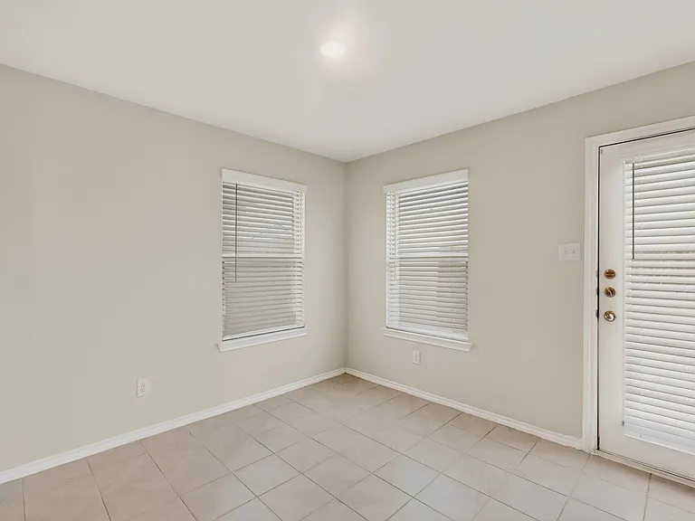 1901 Princeton Ave — Photo 17