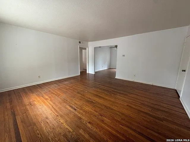 2 bed, 1.0 bath, 1195 sqft, $1,650 — Photo 2