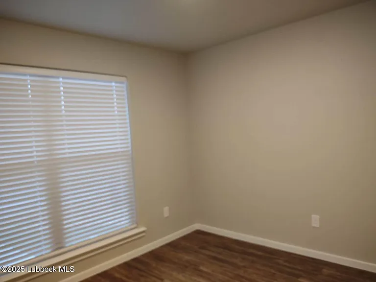 2121 N Jayton Ave #A — Photo 10