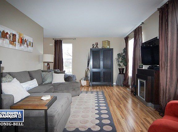 5th image of 1546 Reserve Ln #327-1