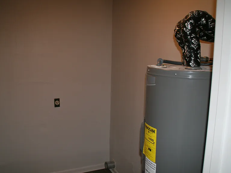 2505 Rose Dr — Photo 10