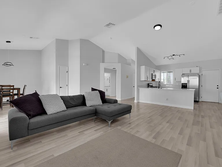 724 Zalataia Way — Photo 9