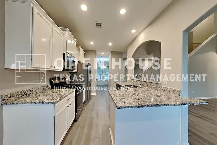 4 bed, 2.5 bath, 2457 sqft, $2,245 — Photo 4