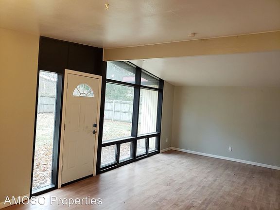 4th image of 90 Taney Dr