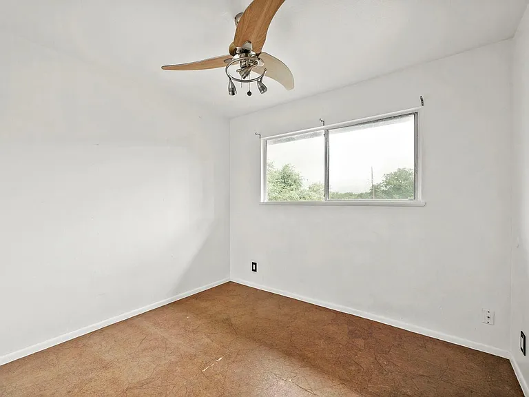 903 Aurora Cir #B — Photo 15