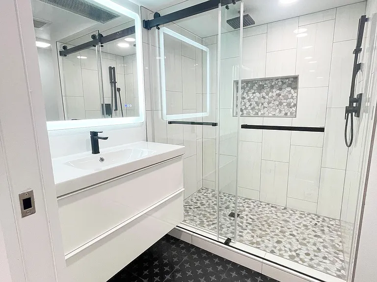 Master suite bathroom