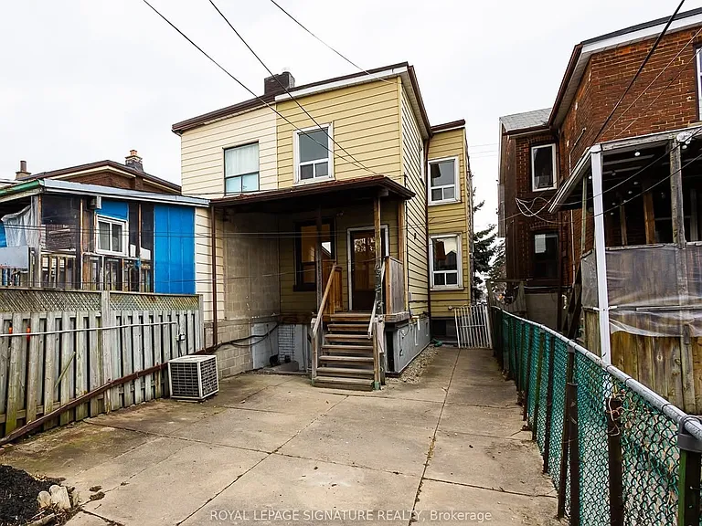 1149 Dufferin St #UPPER — Photo 11