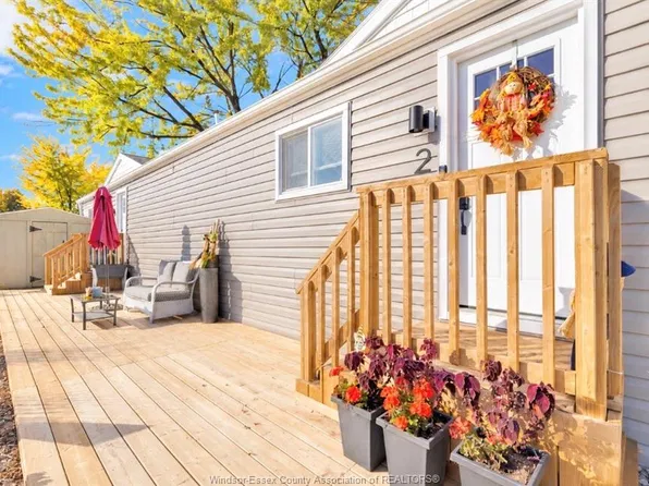 2 Louisa Dr, Lakeshore, ON N8N 2S1