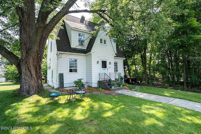 3rd image of 1704 Park Boulevard