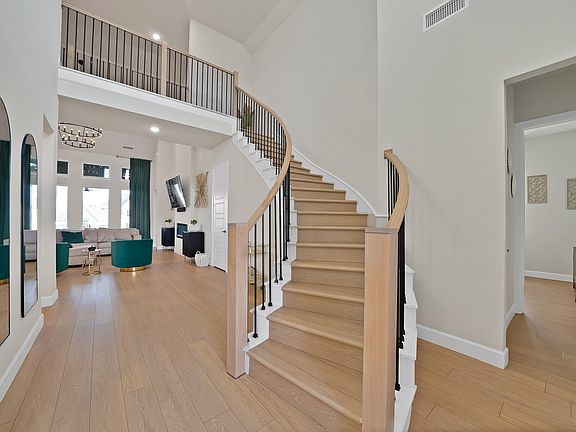 4th image of 1110 Nora Ln