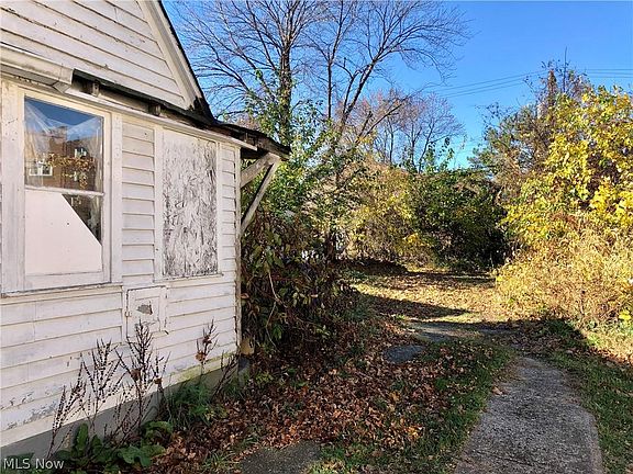 3rd image of 1346 W 83rd St