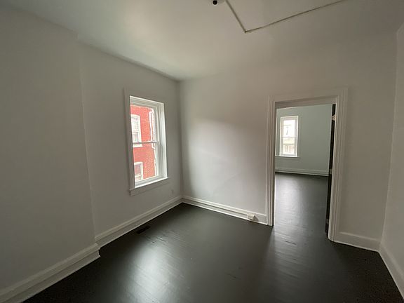 4th image of 254 Roosevelt Ave APT 2