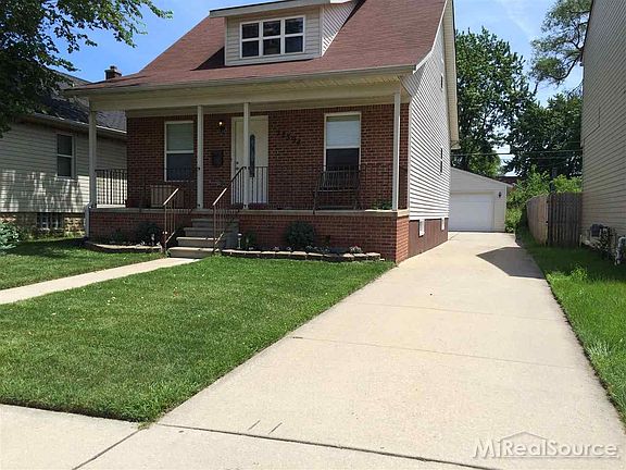 2nd image of 22394 Elmwood Ave