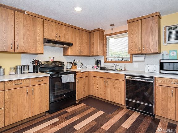 5th image of 204 Tilley Ave